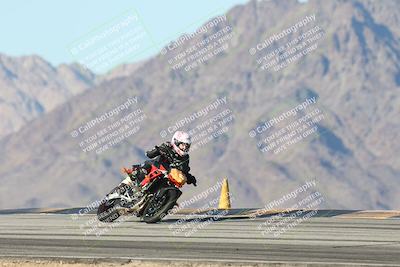 media/Dec-01-2025-Moto Forza (Mon) [[2daa91e15f]]/3-Beginner Group/Session 4 Turn 9/